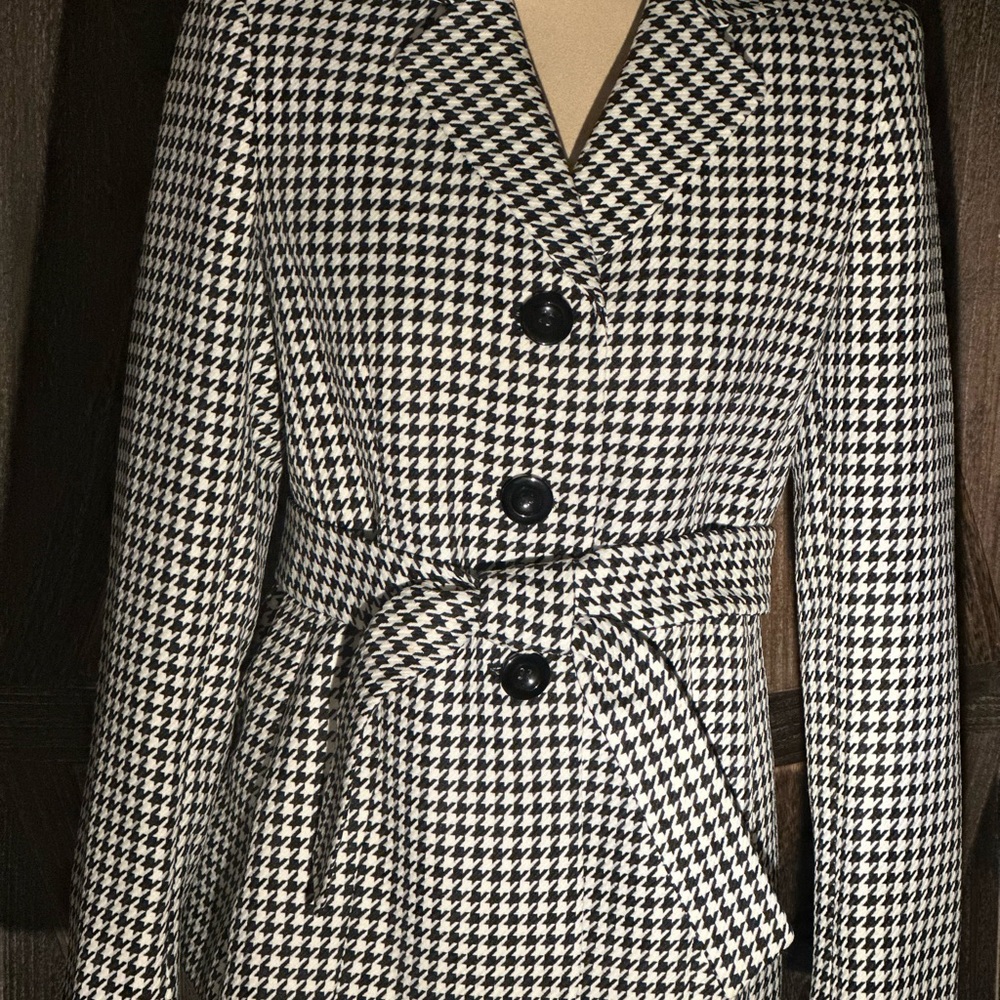 Size 6 Black and White Houndstooth Jacket with tie.  In like new condition